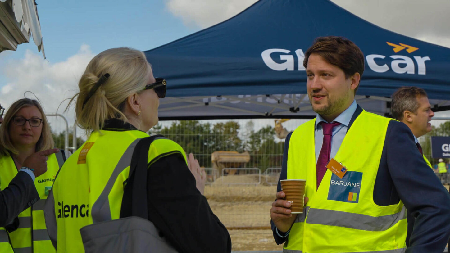 Candid-on-Site2[1]