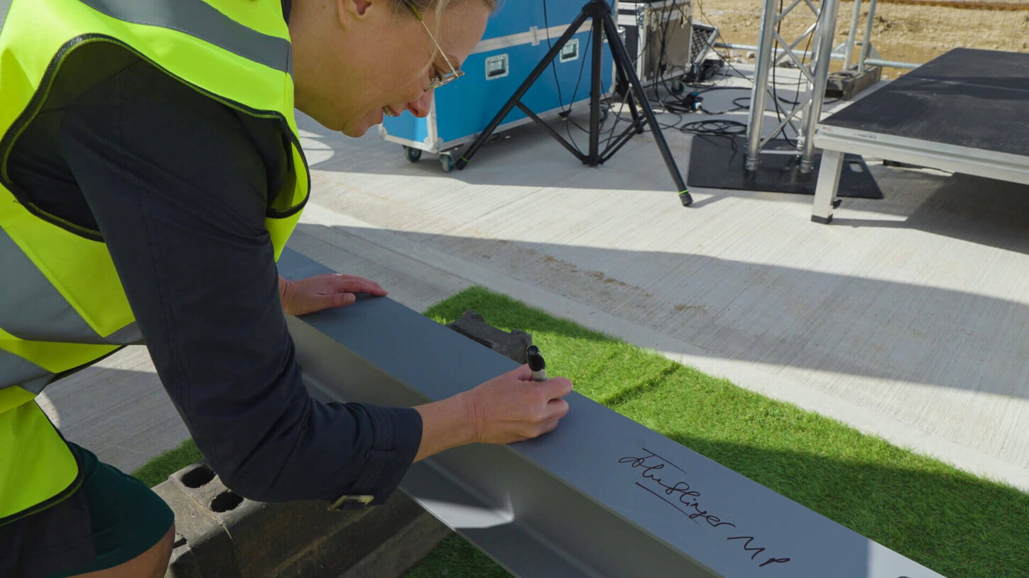 Steel-Signing1[1]