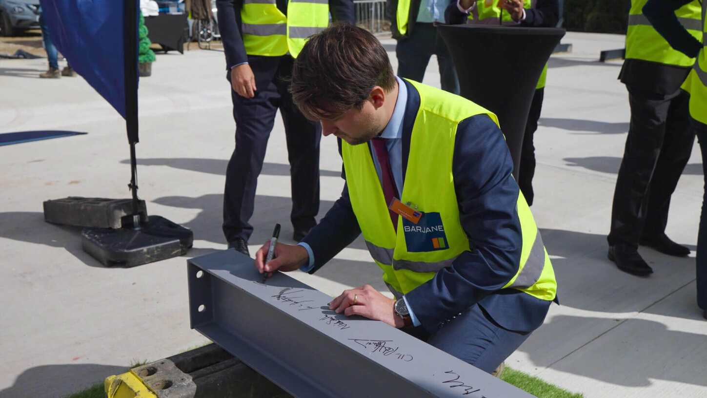 Steel-Signing2[1]