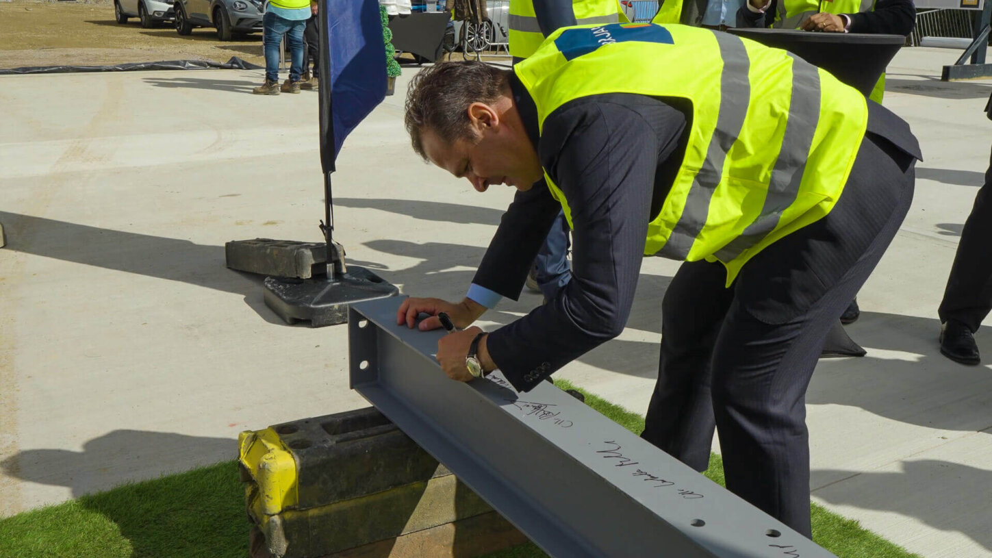 Steel-Signing4[1]